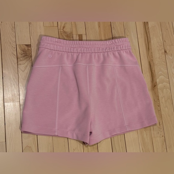Lululemon Softstreme High-Rise Short 4" Pink Size 8 - Picture 3 of 6